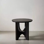 Table d'appoint/table basse ronde avec plateau en manguier massif noir mat de 20 pouces et pieds incurvés.